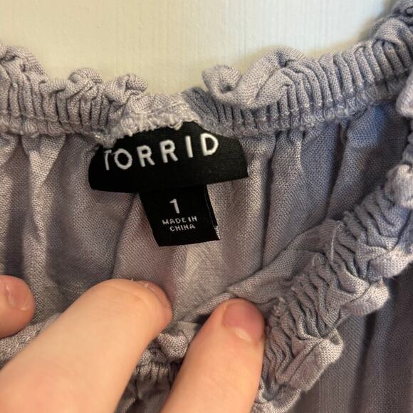 Torrid Size 1 1X Lavender Puff Sleeved Ruffle Neck Top STRETCHY - Picture 2 of 4